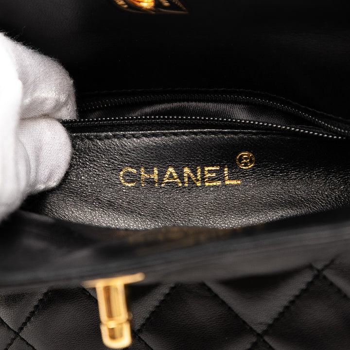 Chanel CC Quilted Cuir d’agneau Turnlock Sac à main Noir