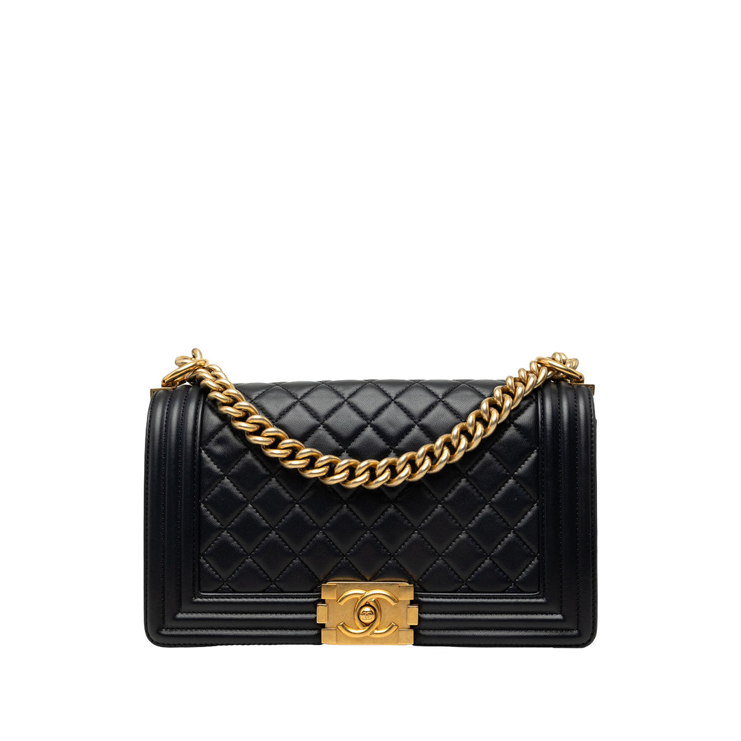 Chanel Sac bandoulière Matelassé Boy à rabat Moyen Cuir d'agneau Noir – vue principale – GABY PARIS