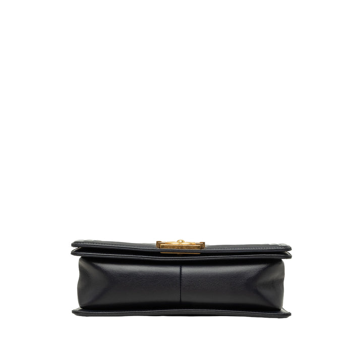 Chanel Sac bandoulière Matelassé Boy à rabat Moyen Cuir d'agneau Noir – vue 3 – GABY PARIS