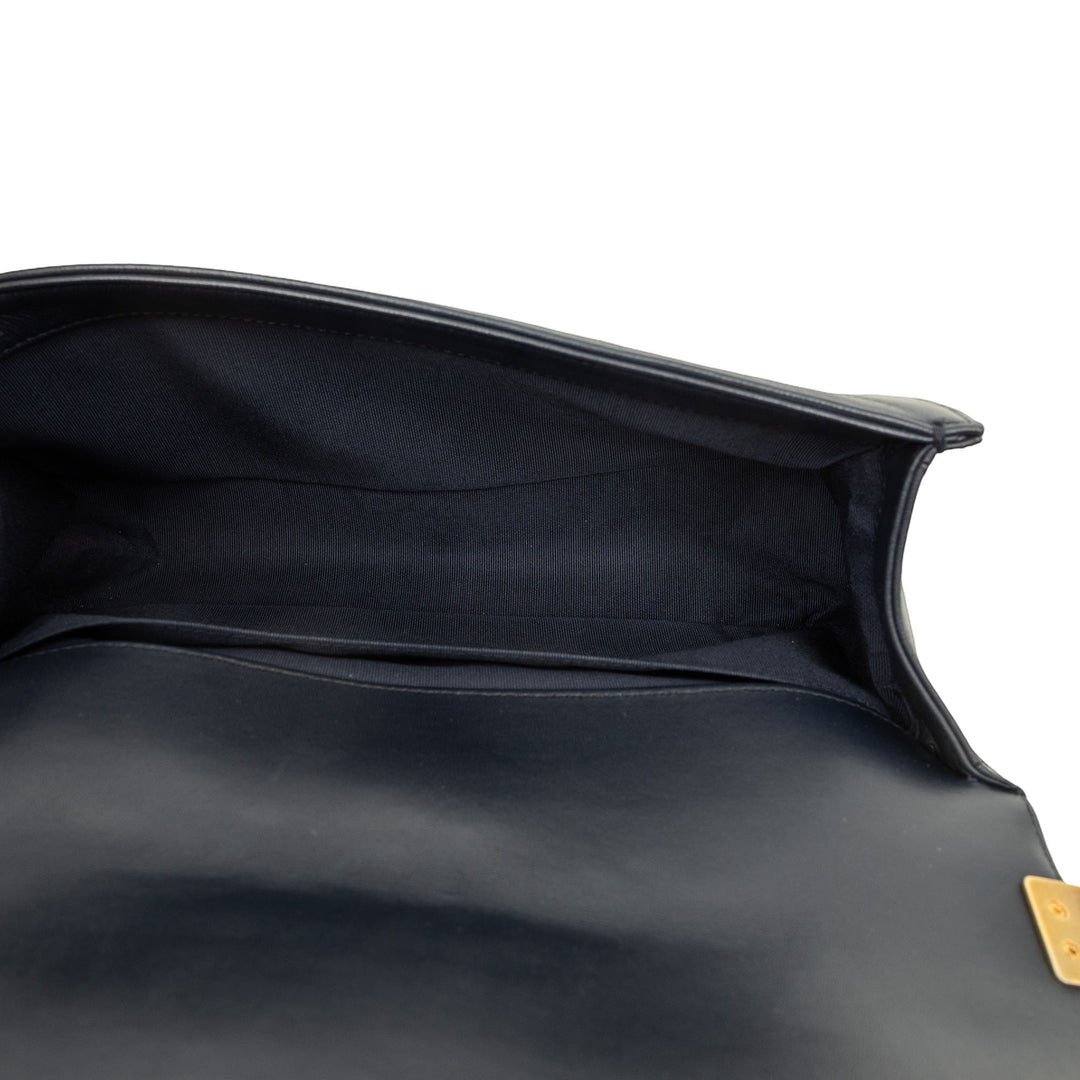 Chanel Sac bandoulière Matelassé Boy à rabat Moyen Cuir d'agneau Noir – vue 4 – GABY PARIS