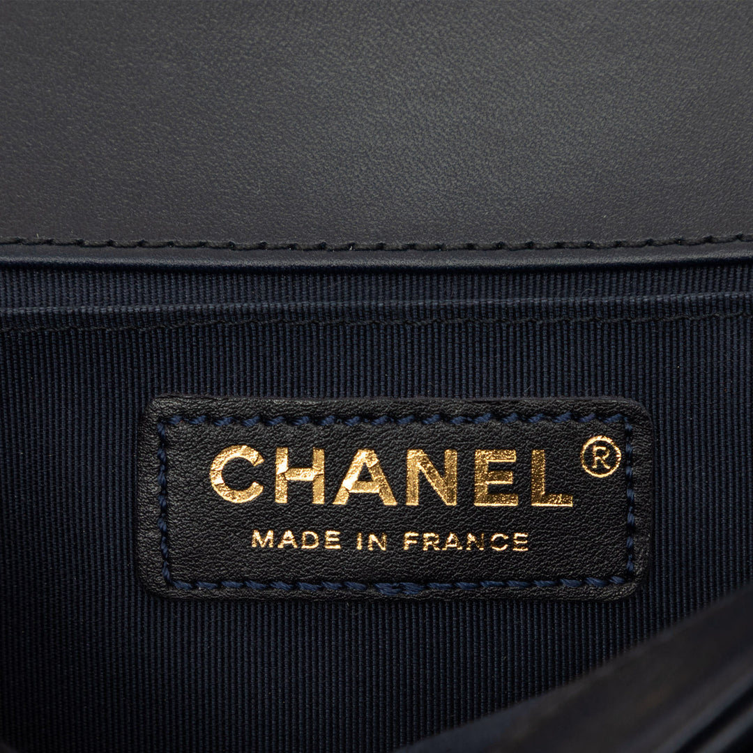 Chanel Sac bandoulière Matelassé Boy à rabat Moyen Cuir d'agneau Noir – vue 5 – GABY PARIS