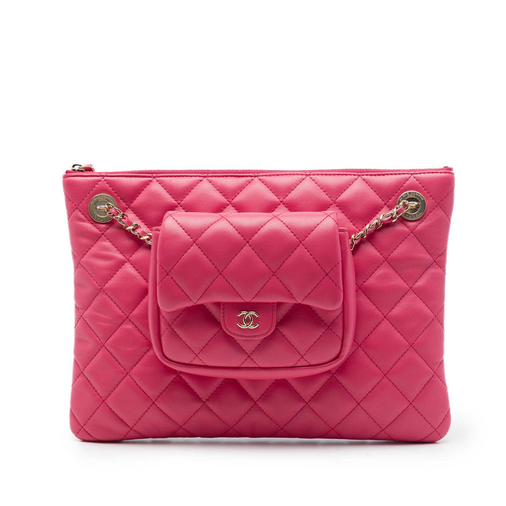 Chanel Porte-monnaie CC Matelassé Pochette with à rabat Mini Cuir d'agneau Rose – vue principale – GABY PARIS