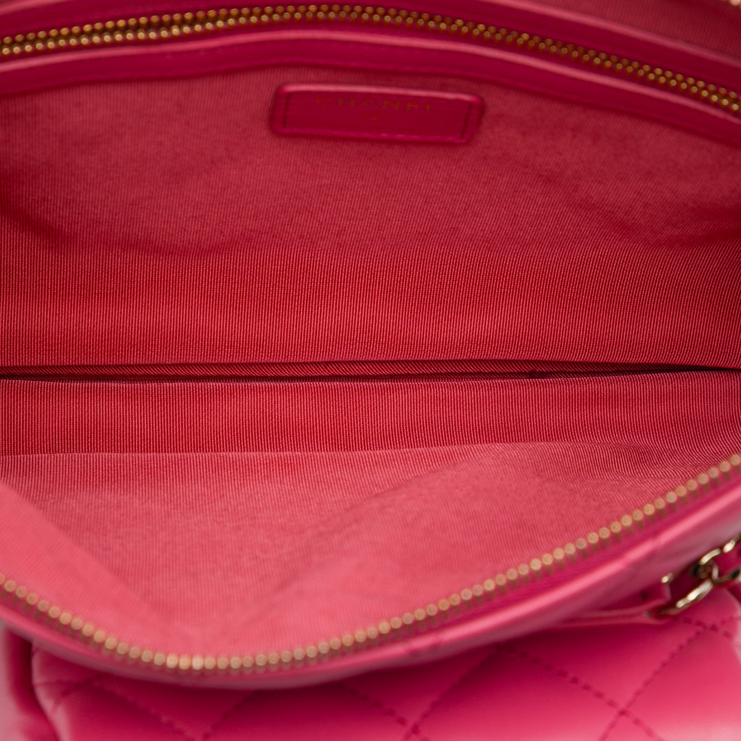 Chanel Porte-monnaie CC Matelassé Pochette with à rabat Mini Cuir d'agneau Rose – vue 4 – GABY PARIS