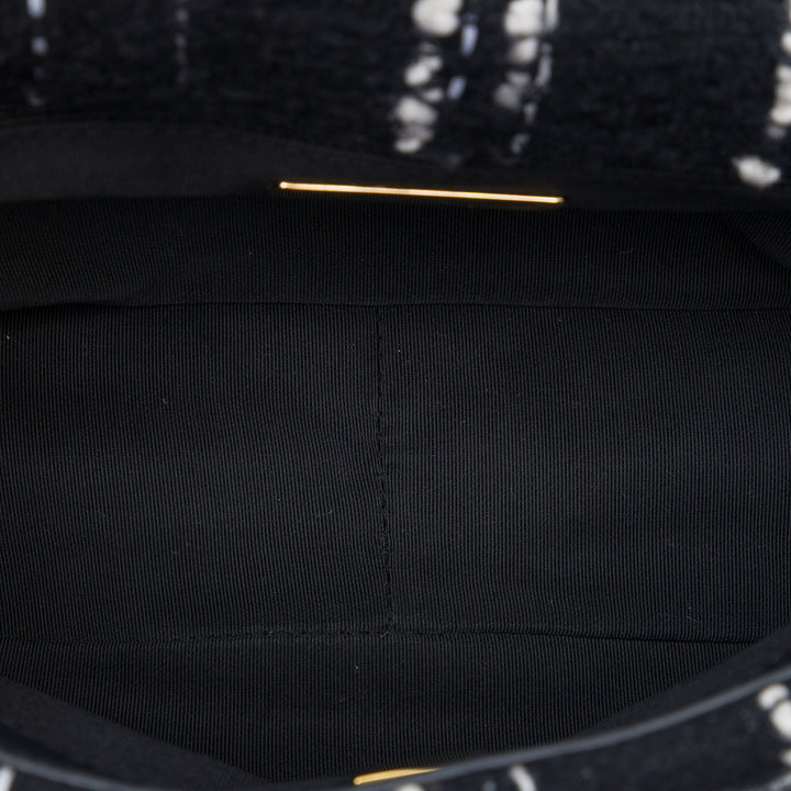 Chanel Sac à main 19 à rabat Tweed Moyen Noir – vue 4 – GABY PARIS