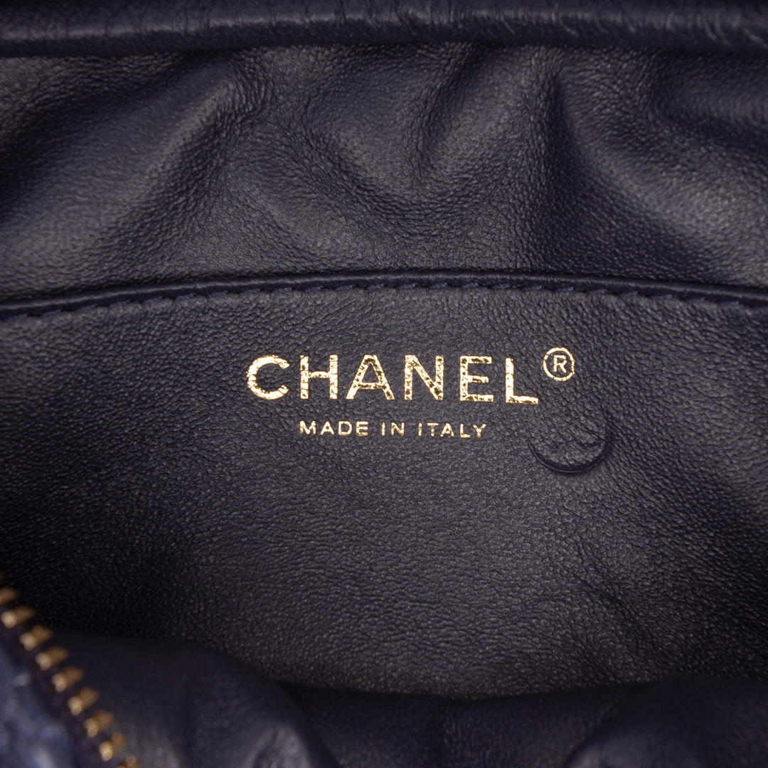 Chanel Matelassé vieilli Reissue Sac caméra Mini Cuir de veau Bleu – vue 5 – GABY PARIS