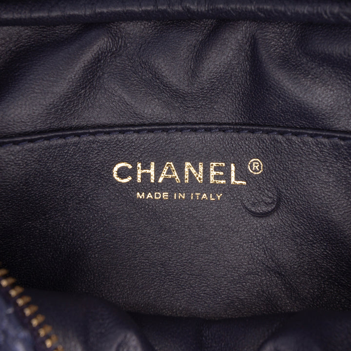 Chanel Matelassé vieilli Reissue Sac caméra Mini Cuir de veau Bleu – vue 5 – GABY PARIS