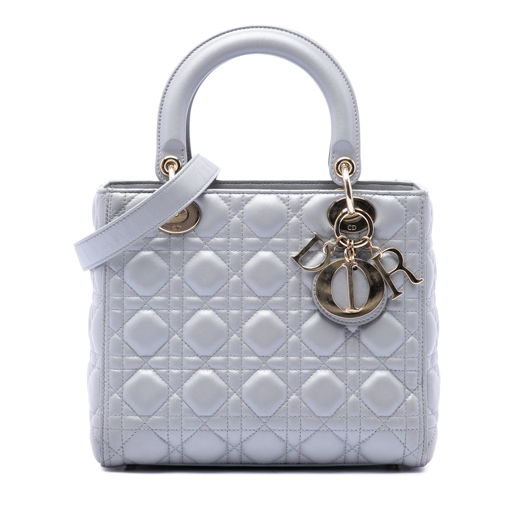 Dior Lady Dior Perleescent Cannage Moyen Cuir d'agneau Gris – vue principale – GABY PARIS