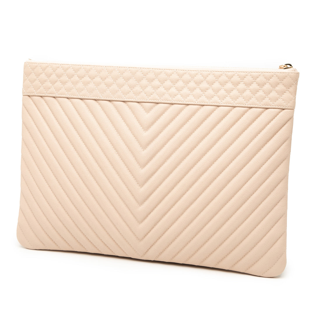 Chanel Large Matelassé Caviar Chevron O Étui Zip Pochette – GABY PARIS Authentique