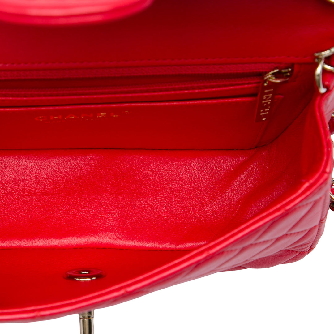Chanel Sac bandoulière Classic Rectangulaire Rabat simple Mini Cuir d'agneau Rouge – vue 4 – GABY PARIS