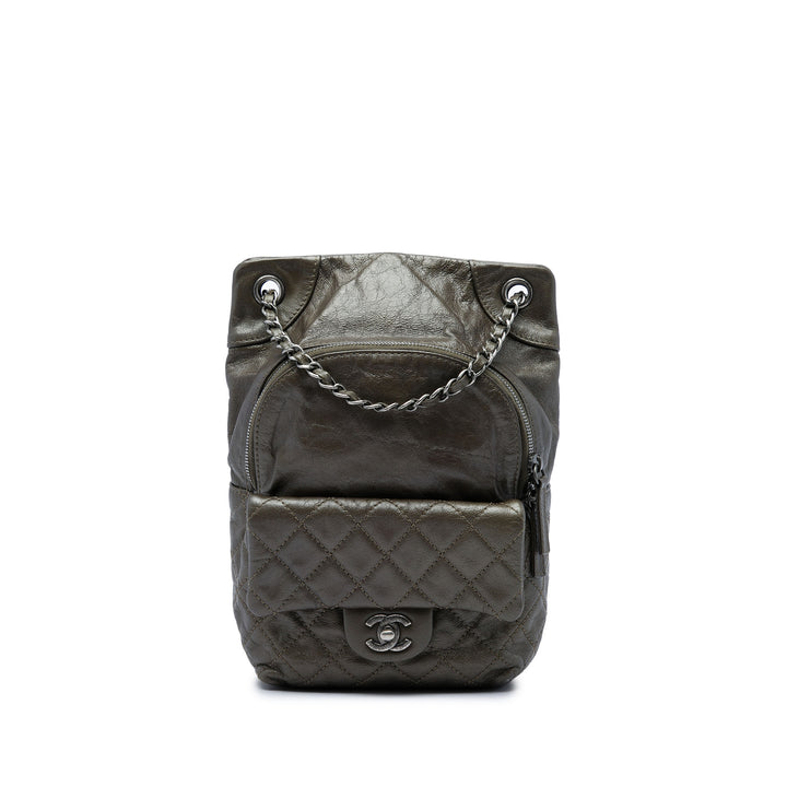 Chanel Sac à dos CC Métallisé Cordon à rabat Petit Cuir de veau Marron – vue principale – GABY PARIS