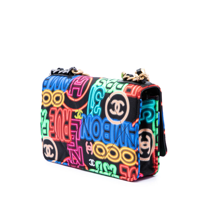 Chanel Imprimé Graffiti 19 Wallet on Chain Noir – vue 2 – GABY PARIS