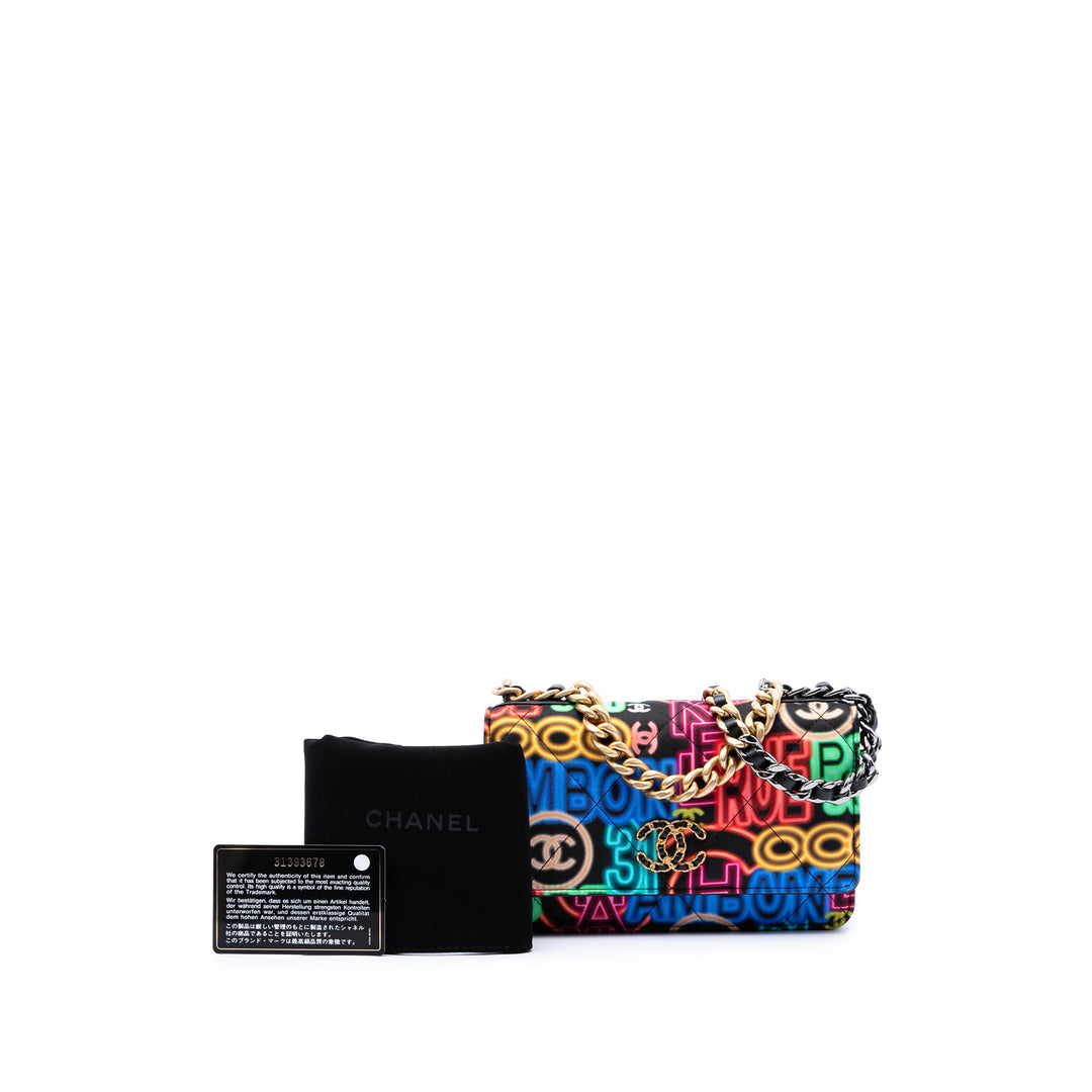 Chanel Imprimé Graffiti 19 Wallet on Chain Noir – vue 7 – GABY PARIS