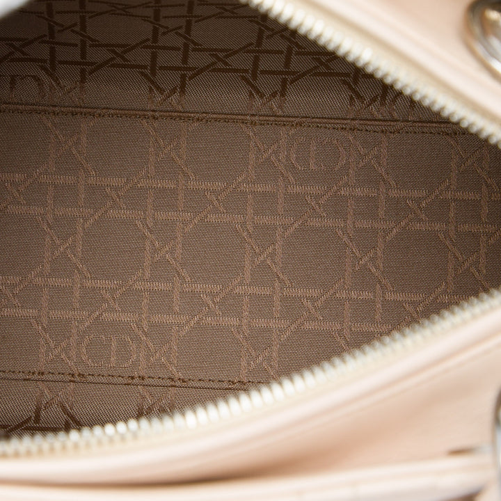 Dior Sac à main Lady Dior Cannage Moyen Cuir d'agneau Marron – vue 4 – GABY PARIS