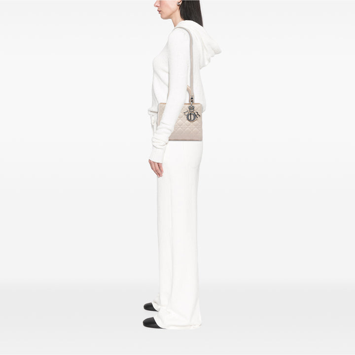 Dior Sac à main Lady Dior Cannage Moyen Cuir d'agneau Marron – vue 5 – GABY PARIS