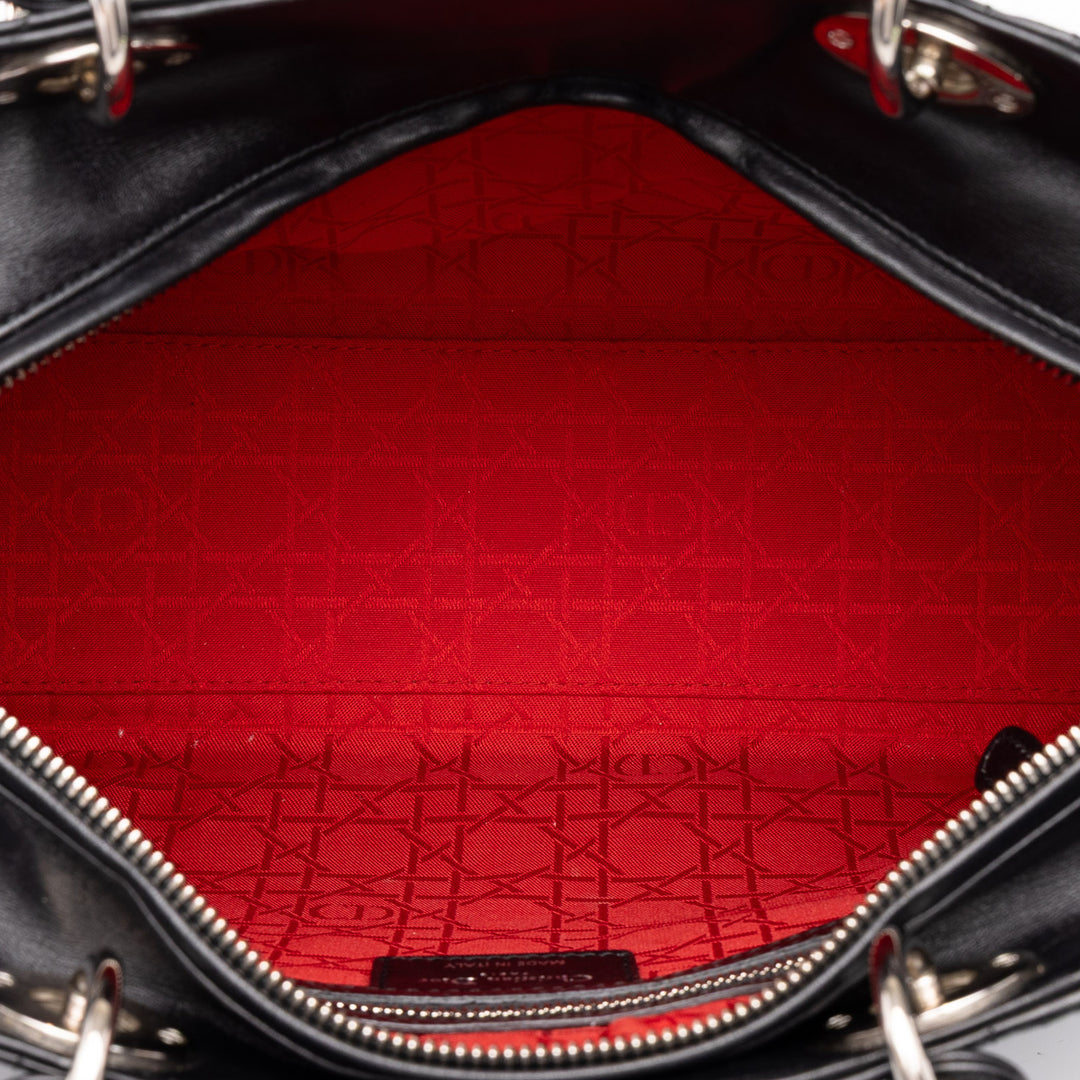 Dior Lady Dior Cannage Grand Cuir d'agneau Noir – vue 4 – GABY PARIS
