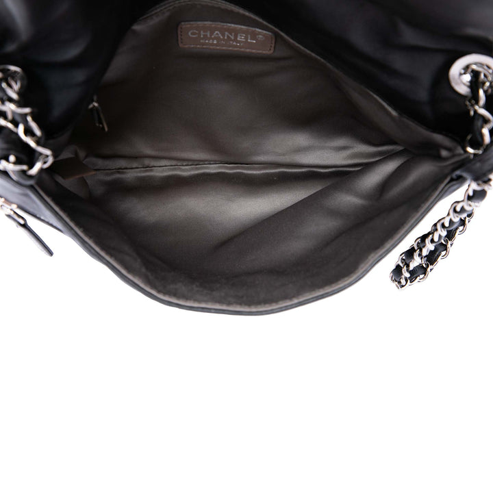 Matelassé Métallisé Distressed CC Cristal à rabat Cuir d'agneau Noir