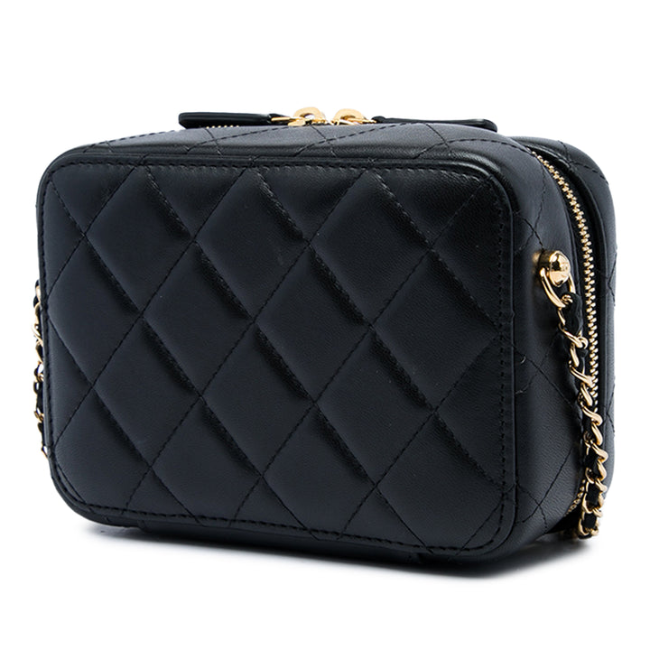 Chanel CC Matelassé et Golden Plate Vanity Sac Mini Cuir d'agneau Noir – vue 2 – GABY PARIS