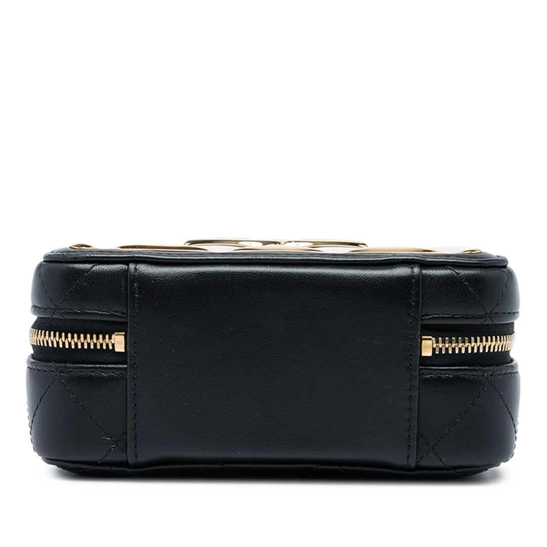 Chanel CC Matelassé et Golden Plate Vanity Sac Mini Cuir d'agneau Noir – vue 3 – GABY PARIS