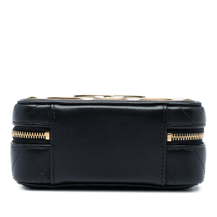 Chanel CC Matelassé et Golden Plate Vanity Sac Mini Cuir d'agneau Noir – vue 3 – GABY PARIS