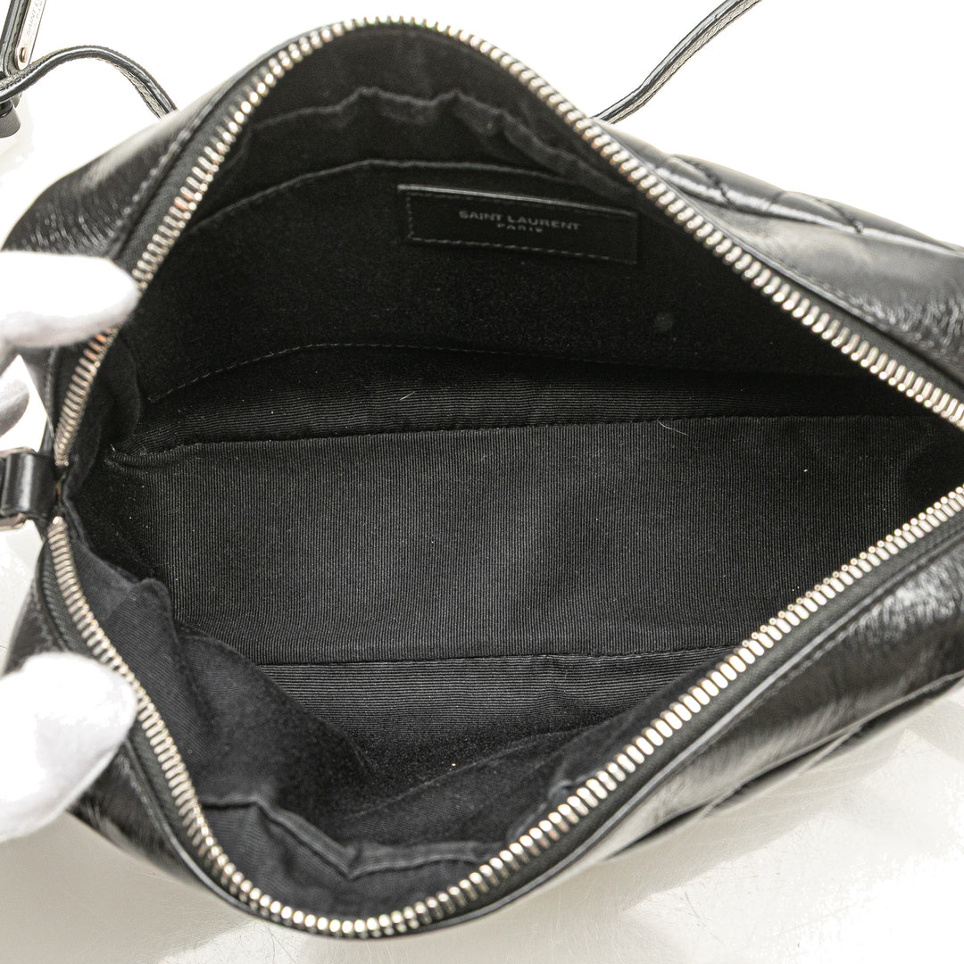 Saint Laurent Cracked Shiny Cuir de veau Matelasse Tassel Monogram Lou Sac caméra Noir