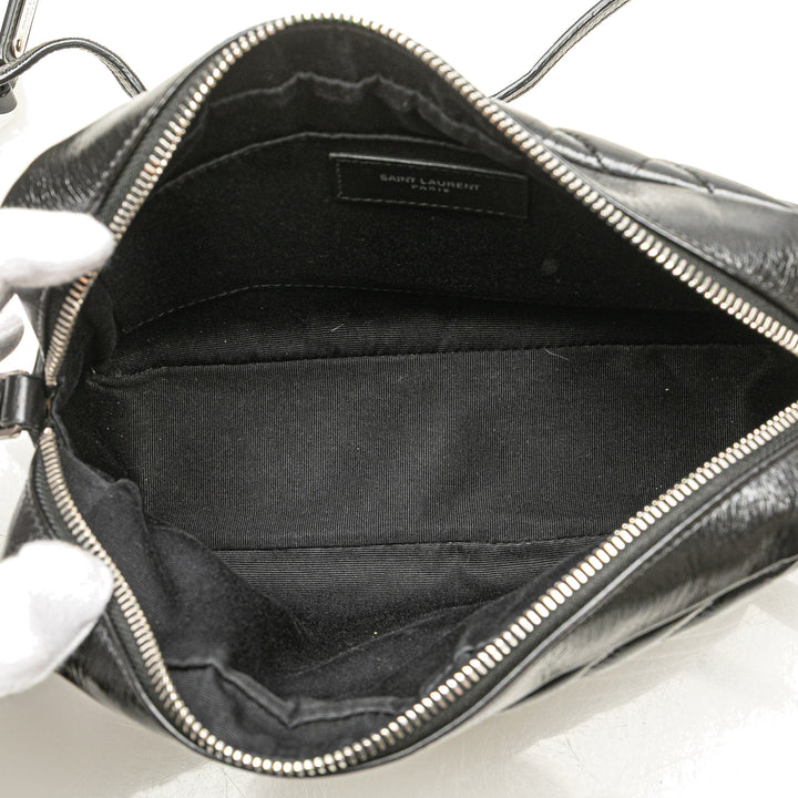 Saint Laurent Cracked Shiny Cuir de veau Matelasse Tassel Monogram Lou Sac caméra Noir