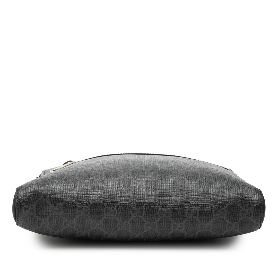 Gucci Medium GG Supreme Web Messenger Sac