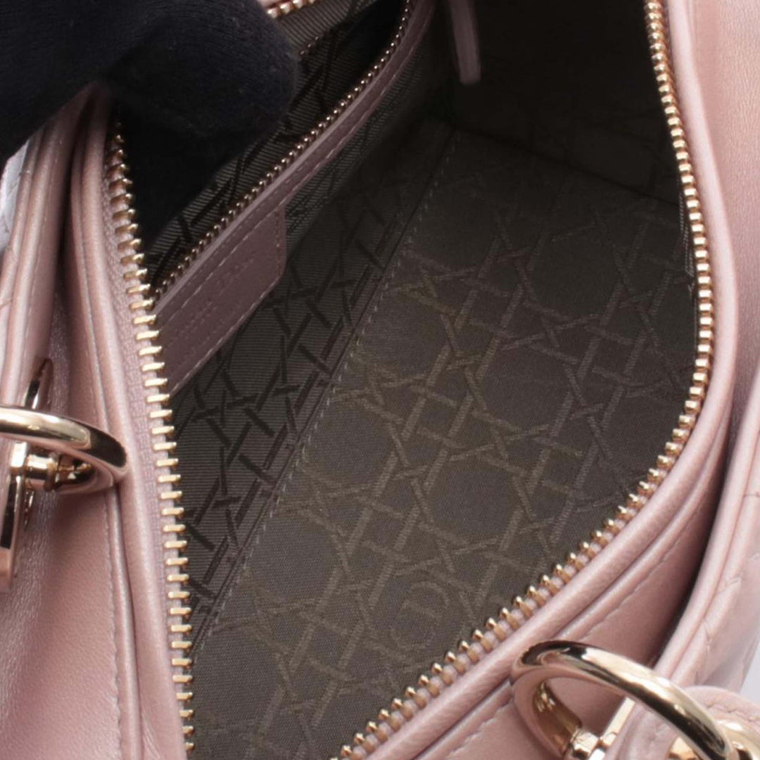 Dior Medium Iridescent Cuir d’agneau Cannage Lady Dior