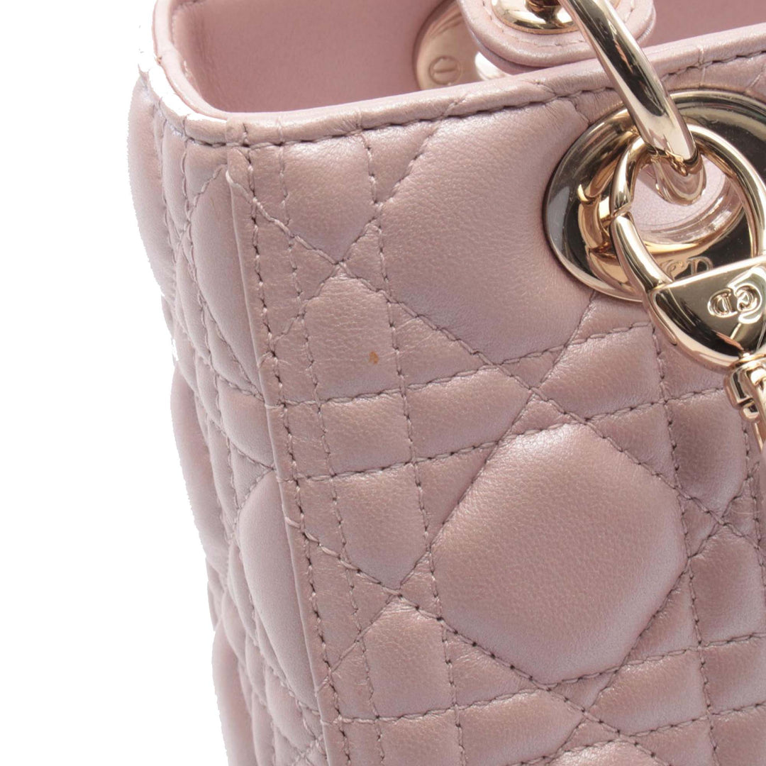 Dior Medium Iridescent Cuir d’agneau Cannage Lady Dior