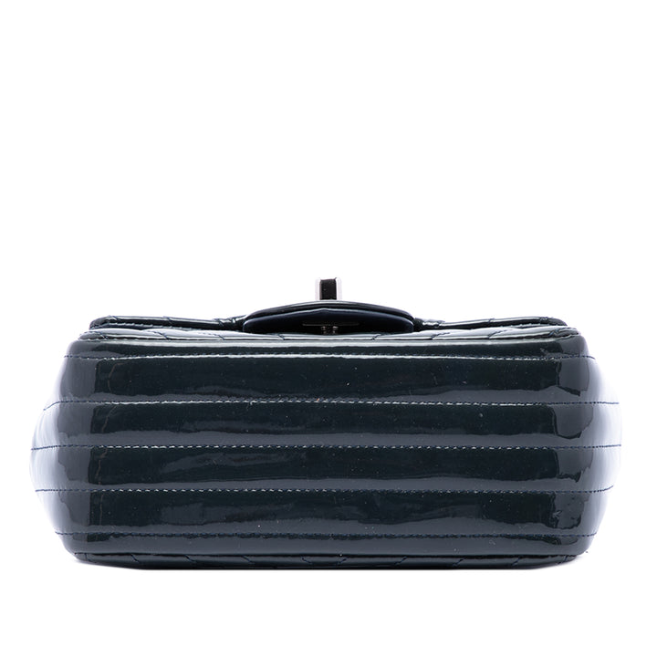 Chanel Sac bandoulière Classic Carré Chevron Rabat simple Mini Bleu – vue 3 – GABY PARIS