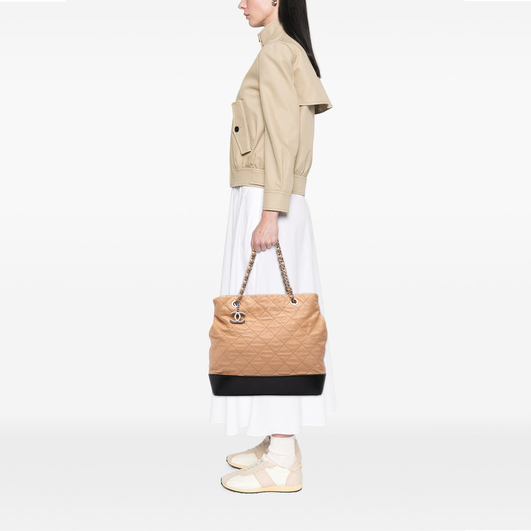 Chanel Large Matelassé Iridescent Cuir de veau VIP Cabas