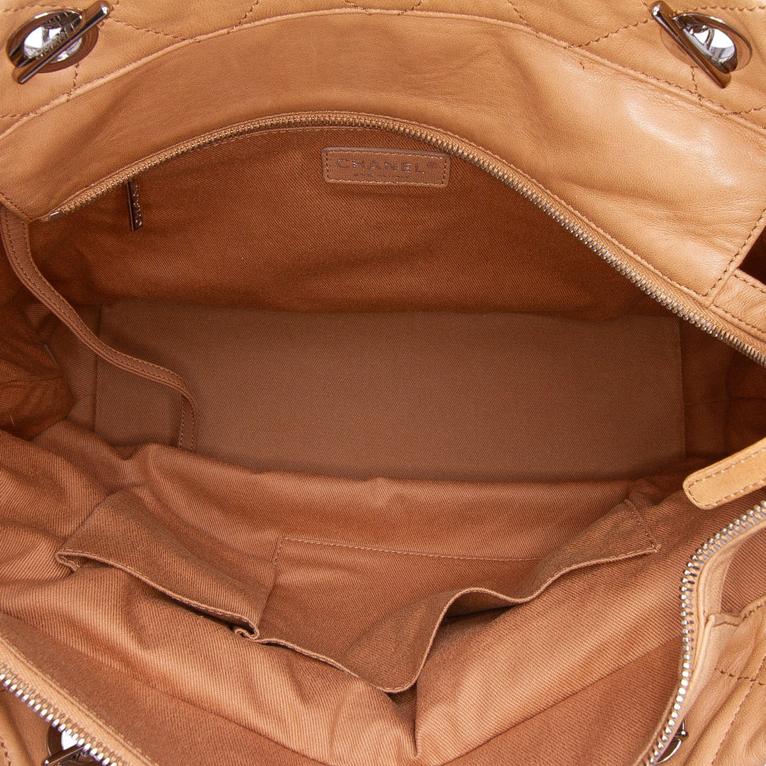 Chanel Large Matelassé Iridescent Cuir de veau VIP Cabas