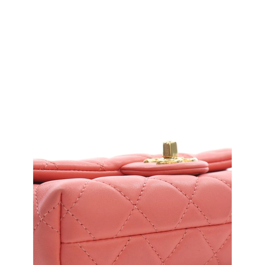 Chanel Sac bandoulière CC Matelassé Chaîne à rabat Mini Cuir d'agneau Rose – vue 12 – GABY PARIS