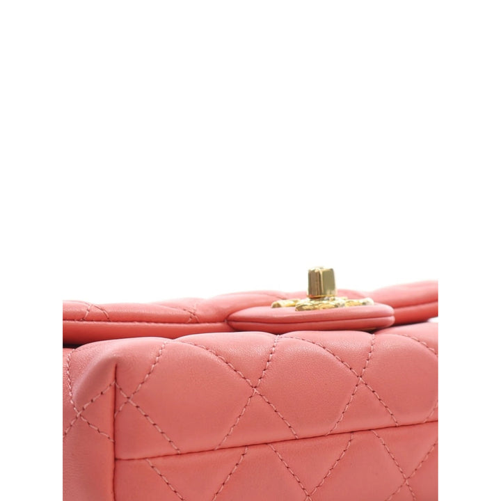 Chanel Sac bandoulière CC Matelassé Chaîne à rabat Mini Cuir d'agneau Rose – vue 12 – GABY PARIS