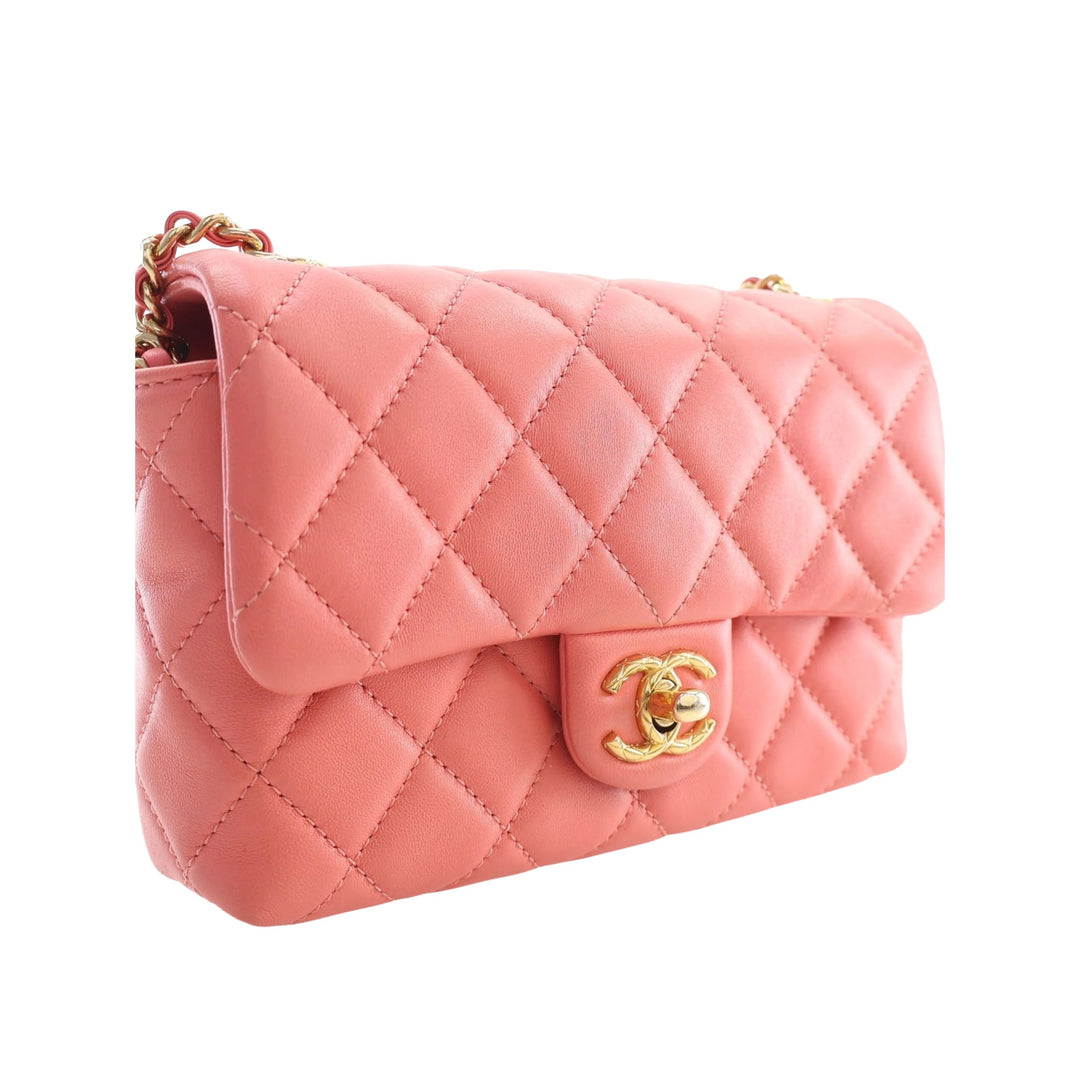 Chanel Sac bandoulière CC Matelassé Chaîne à rabat Mini Cuir d'agneau Rose – vue 13 – GABY PARIS
