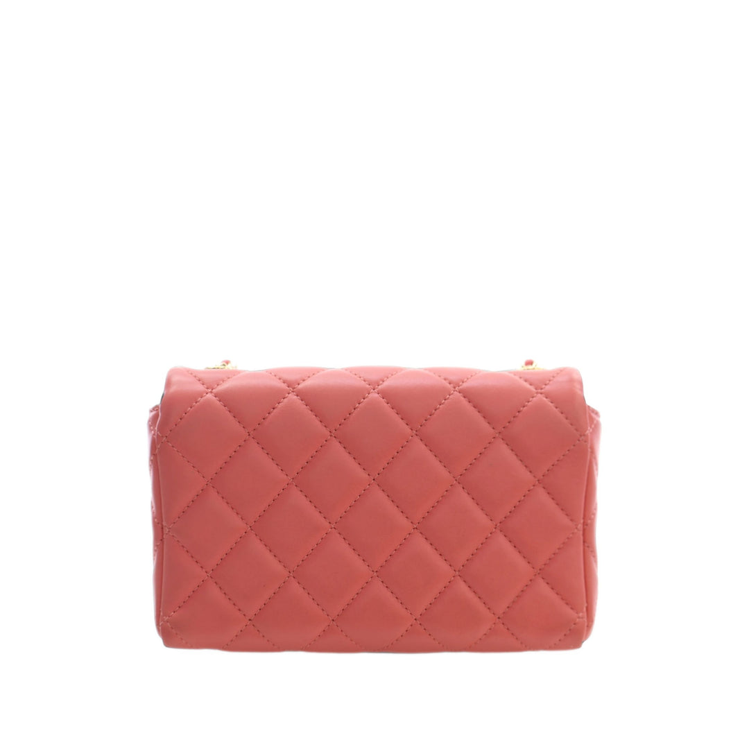 Chanel Sac bandoulière CC Matelassé Chaîne à rabat Mini Cuir d'agneau Rose – vue 2 – GABY PARIS