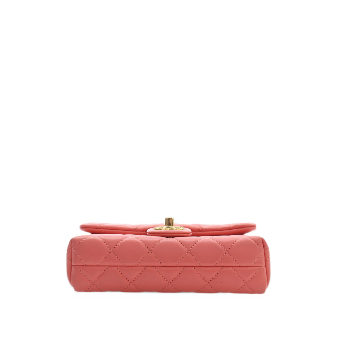 Chanel Sac bandoulière CC Matelassé Chaîne à rabat Mini Cuir d'agneau Rose – vue 3 – GABY PARIS