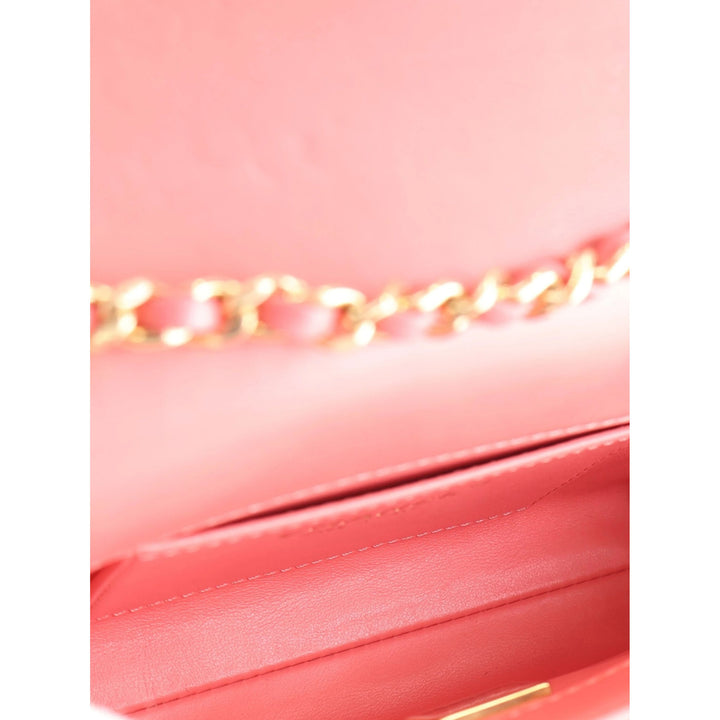 Chanel Sac bandoulière CC Matelassé Chaîne à rabat Mini Cuir d'agneau Rose – vue 4 – GABY PARIS