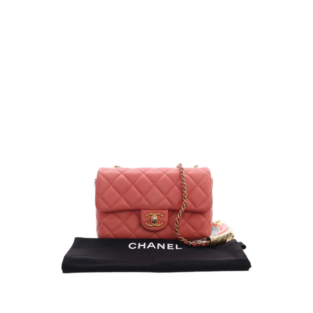 Chanel Sac bandoulière CC Matelassé Chaîne à rabat Mini Cuir d'agneau Rose – vue 6 – GABY PARIS
