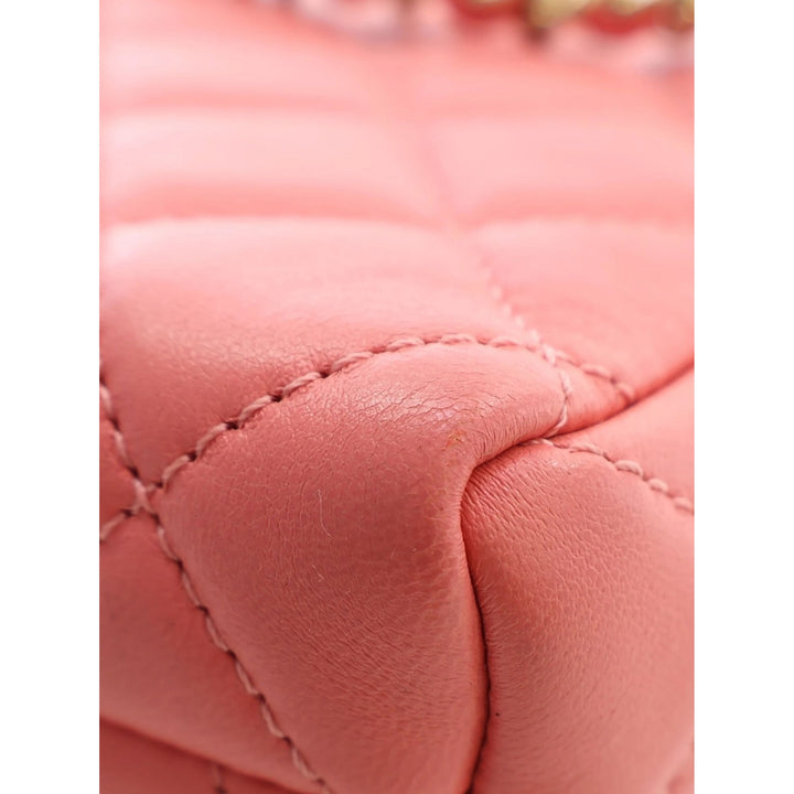 Chanel Sac bandoulière CC Matelassé Chaîne à rabat Mini Cuir d'agneau Rose – vue 7 – GABY PARIS
