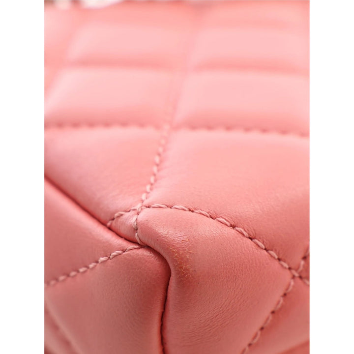 Chanel Sac bandoulière CC Matelassé Chaîne à rabat Mini Cuir d'agneau Rose – vue 8 – GABY PARIS