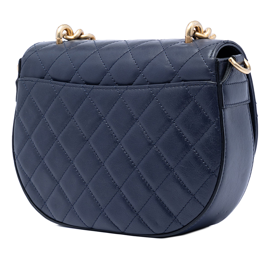 Chanel CC Matelassé Cuir d’agneau Chain Handle Half Moon à rabat