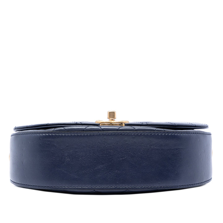 Chanel CC Matelassé Cuir d’agneau Chain Handle Half Moon à rabat
