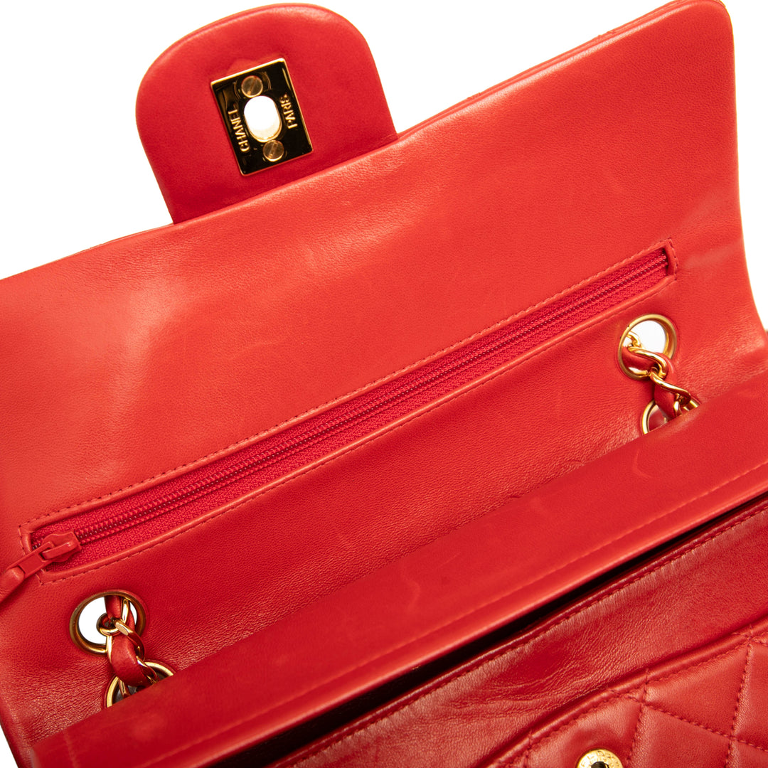 Chanel Small Classic Cuir d’agneau Double rabat Rouge – GABY PARIS Authentique