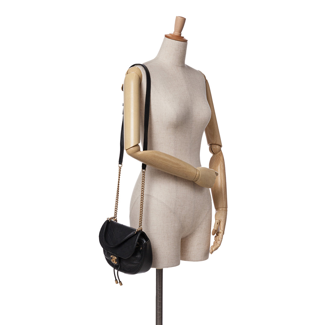 Chanel CC Chevron Cuir d’agneau Round Flap Sac cartable Noir – GABY PARIS Authentique