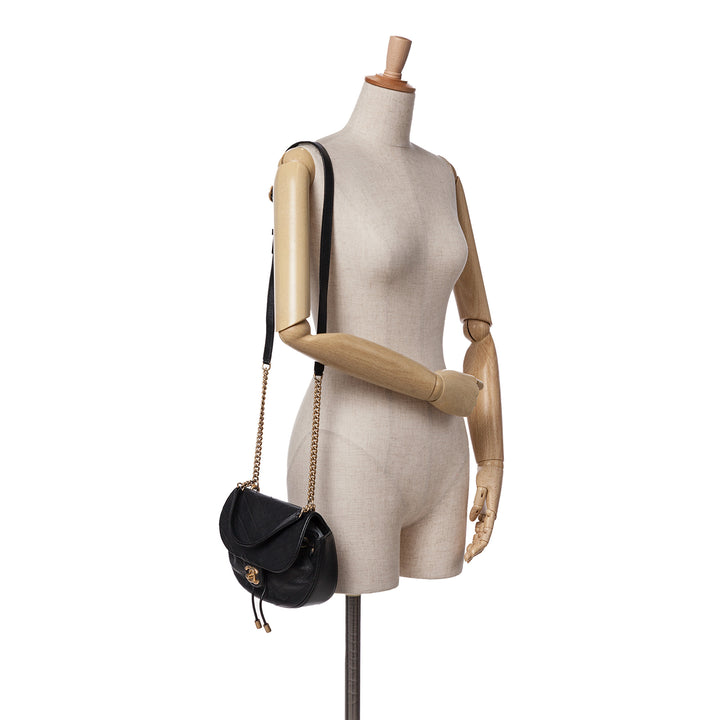 Chanel CC Chevron Cuir d’agneau Round Flap Sac cartable Noir – GABY PARIS Authentique