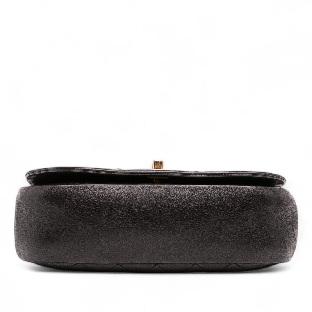 Chanel Small Bicolor Cuir de veau Braided Chic Flap Blanc