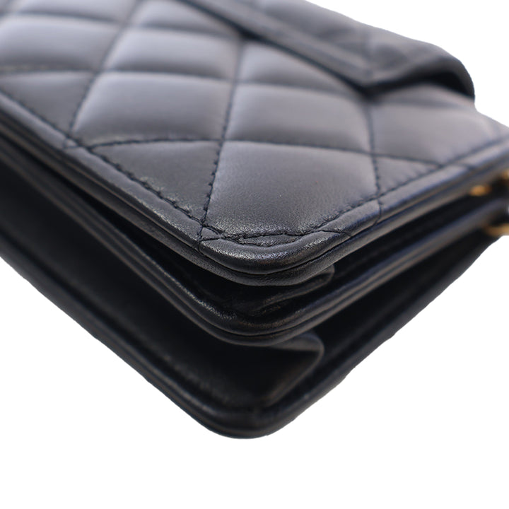 Chanel CC Matelassé Étui téléphone avec chaîne Mini Cuir d'agneau Noir