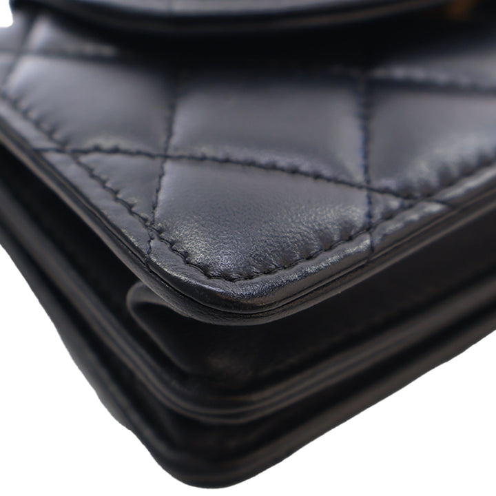 Chanel CC Matelassé Étui téléphone avec chaîne Mini Cuir d'agneau Noir