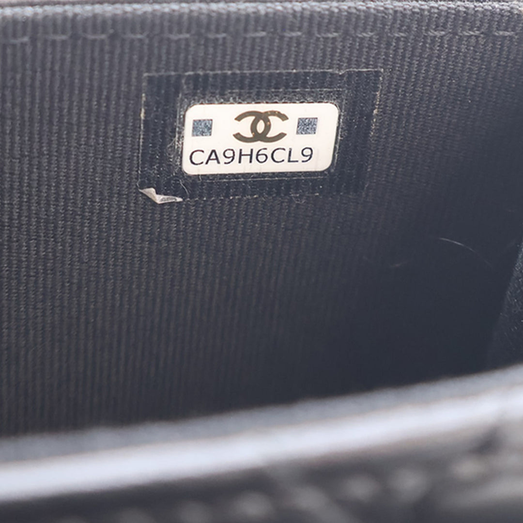 Chanel CC Matelassé Étui téléphone avec chaîne Mini Cuir d'agneau Noir