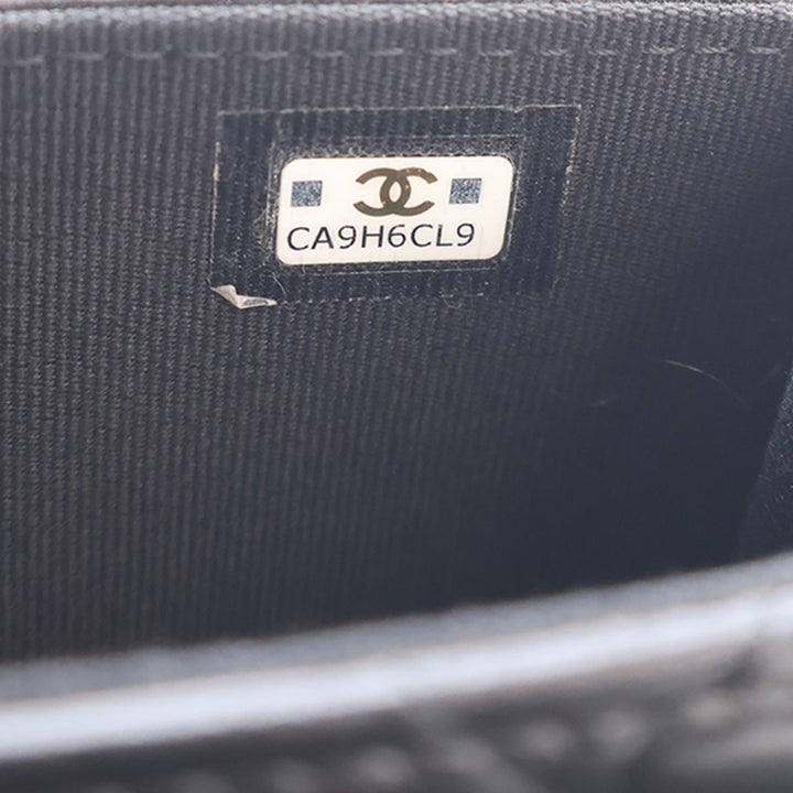 Chanel CC Matelassé Étui téléphone avec chaîne Mini Cuir d'agneau Noir